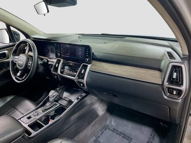 Certified 2022 Kia Sorento EX w/ Panoramic Sunroof Package image 31