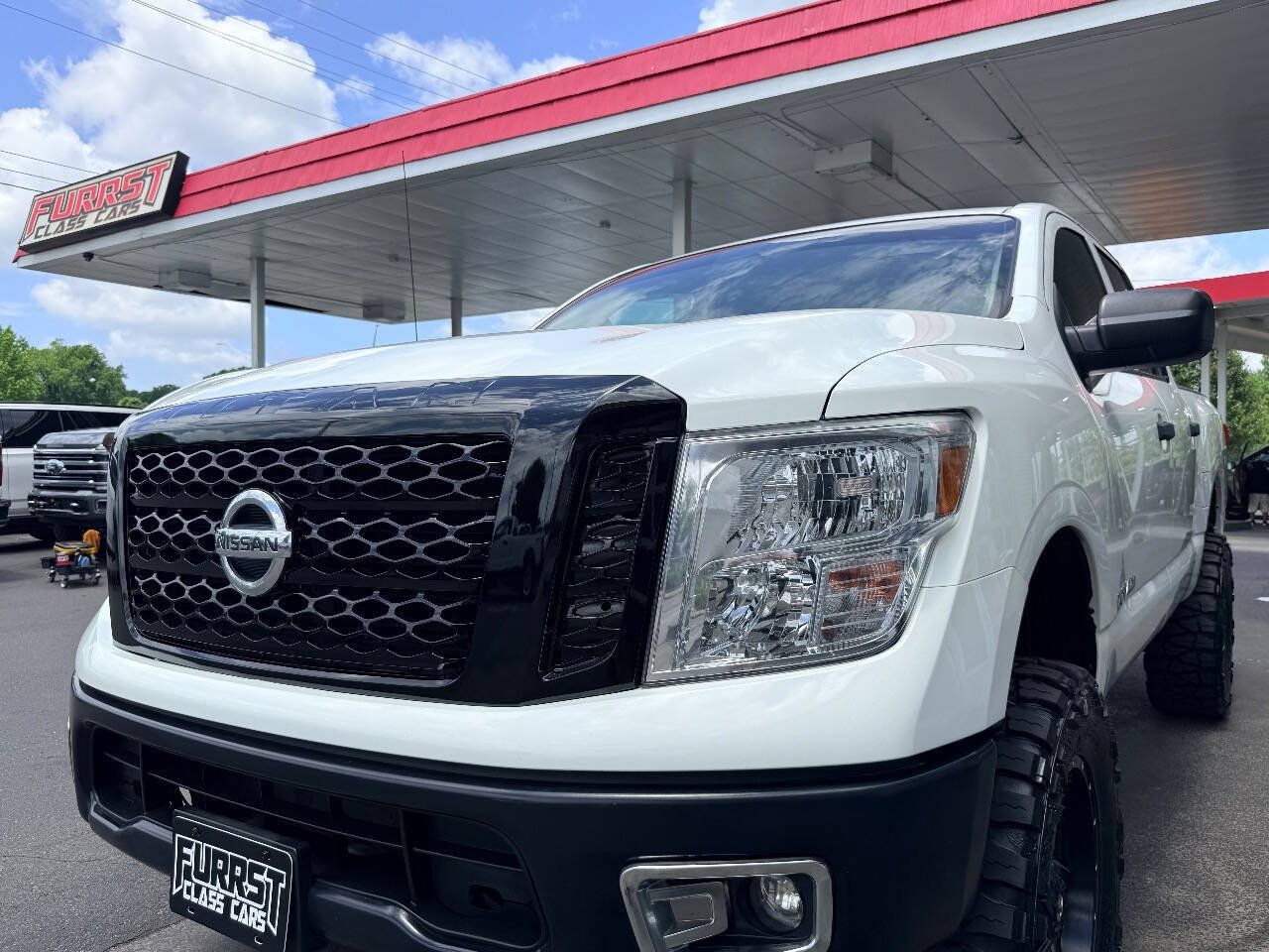 Used 2017 Nissan Titan S AWD/4WD image 14