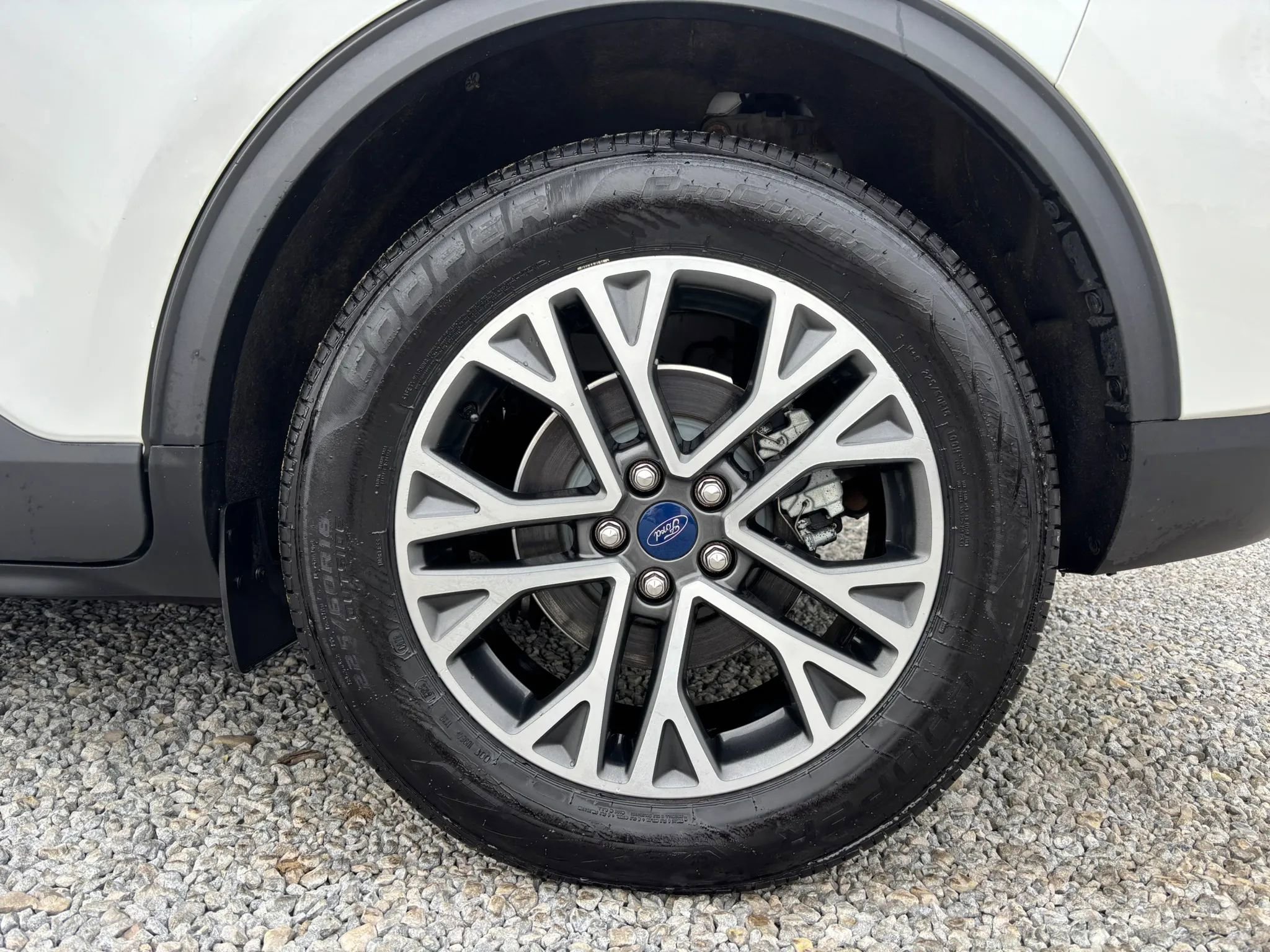 Used 2020 Ford Escape SEL AWD/4WD image 2