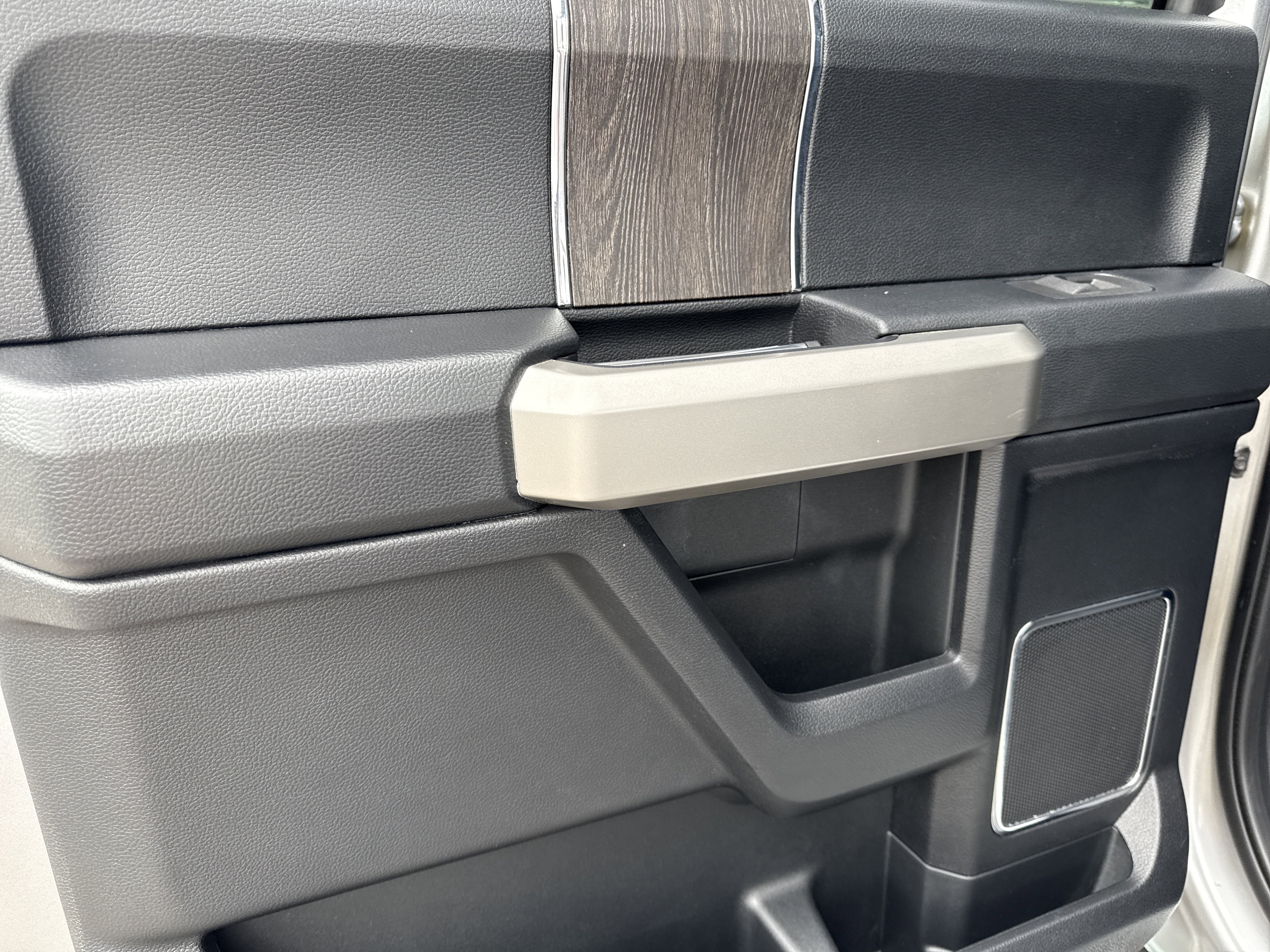 Used 2020 Ford F250 Lariat w/ Lariat Ultimate Package AWD/4WD image 11