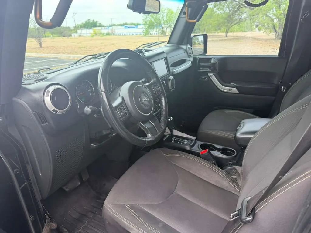 Used 2017 Jeep Wrangler Unlimited Sahara w/ Connectivity Group AWD/4WD image 21