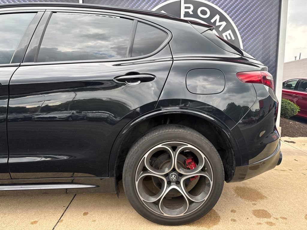 Used 2023 Alfa Romeo Stelvio Veloce AWD/4WD image 14