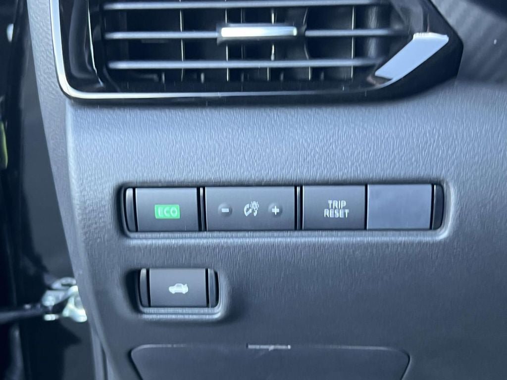 New 2025 Nissan Sentra SV w/ SV Premium Package FWD image 22