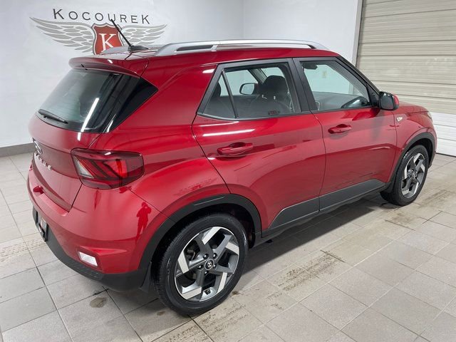 Used 2023 Hyundai Venue Limited image 7