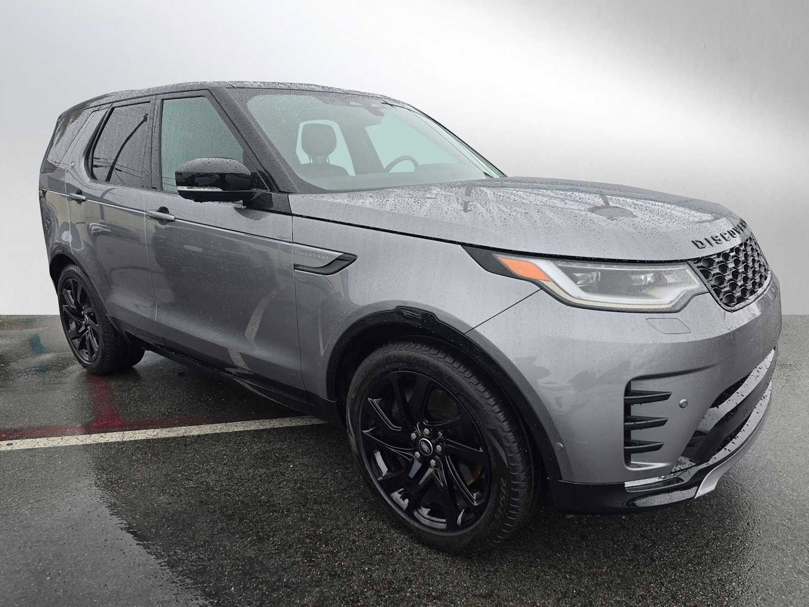 Used 2025 Land Rover Discovery Dynamic SE image 5