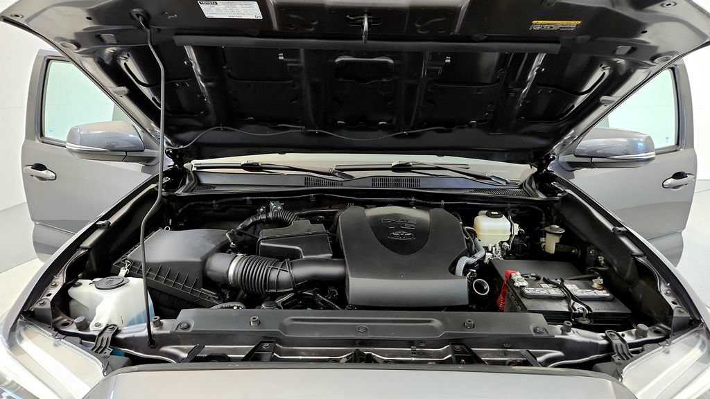 Used 2021 Toyota Tacoma TRD Off-Road w/ Technology Package AWD/4WD image 14