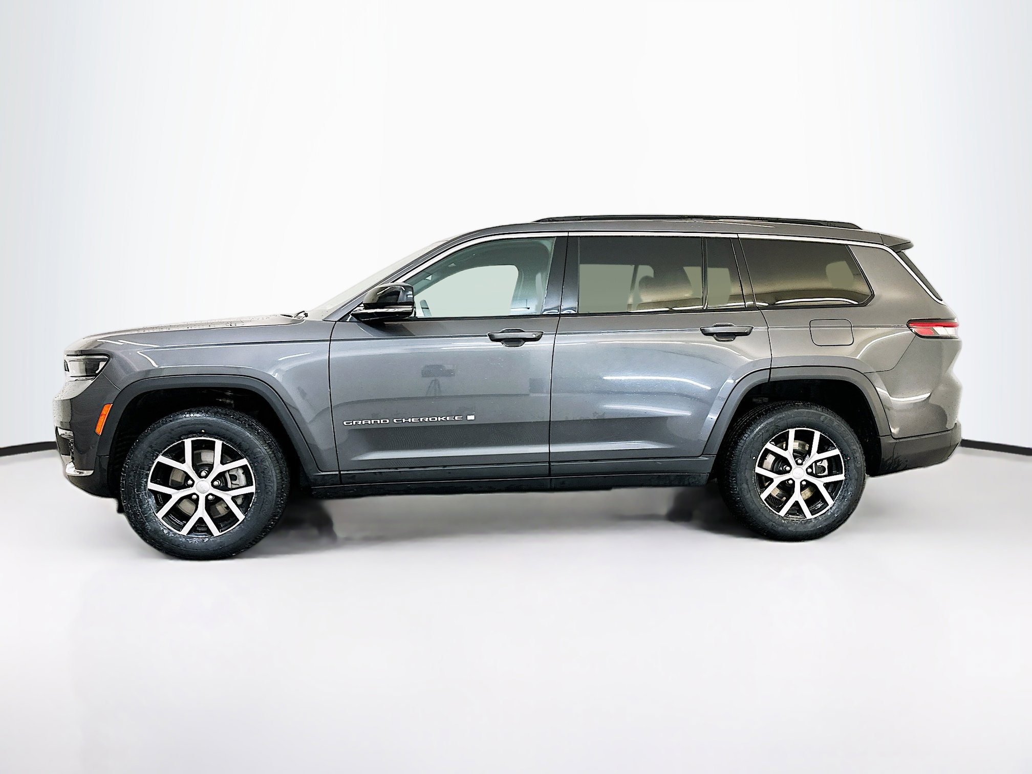 Used 2024 Jeep Grand Cherokee L Limited w/ Luxury Tech Group II image 4