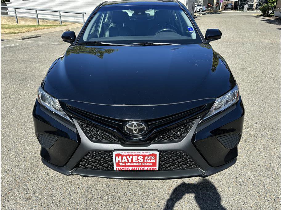 Used 2019 Toyota Camry SE image 2