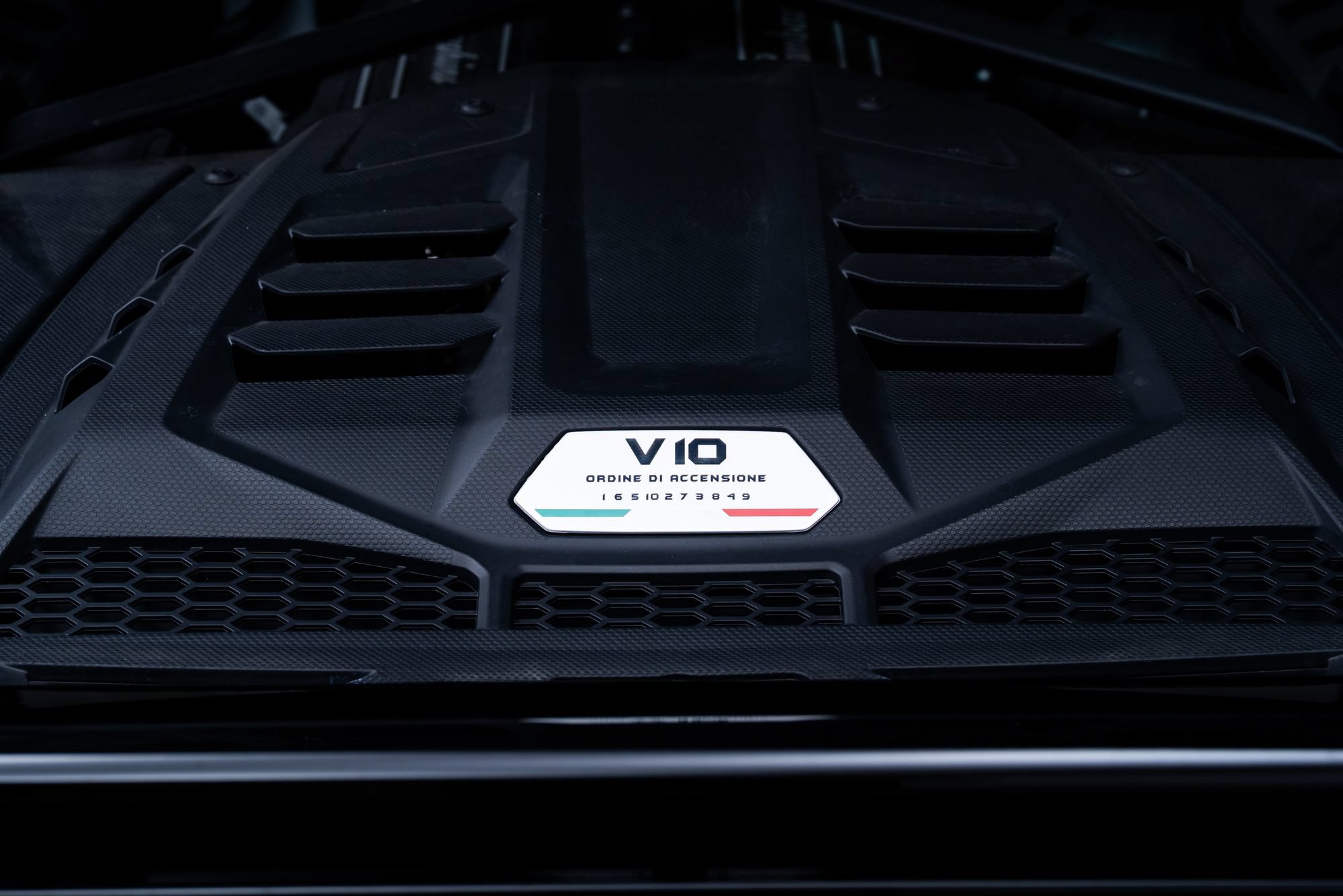 Used 2022 Lamborghini Huracan EVO RWD image 11