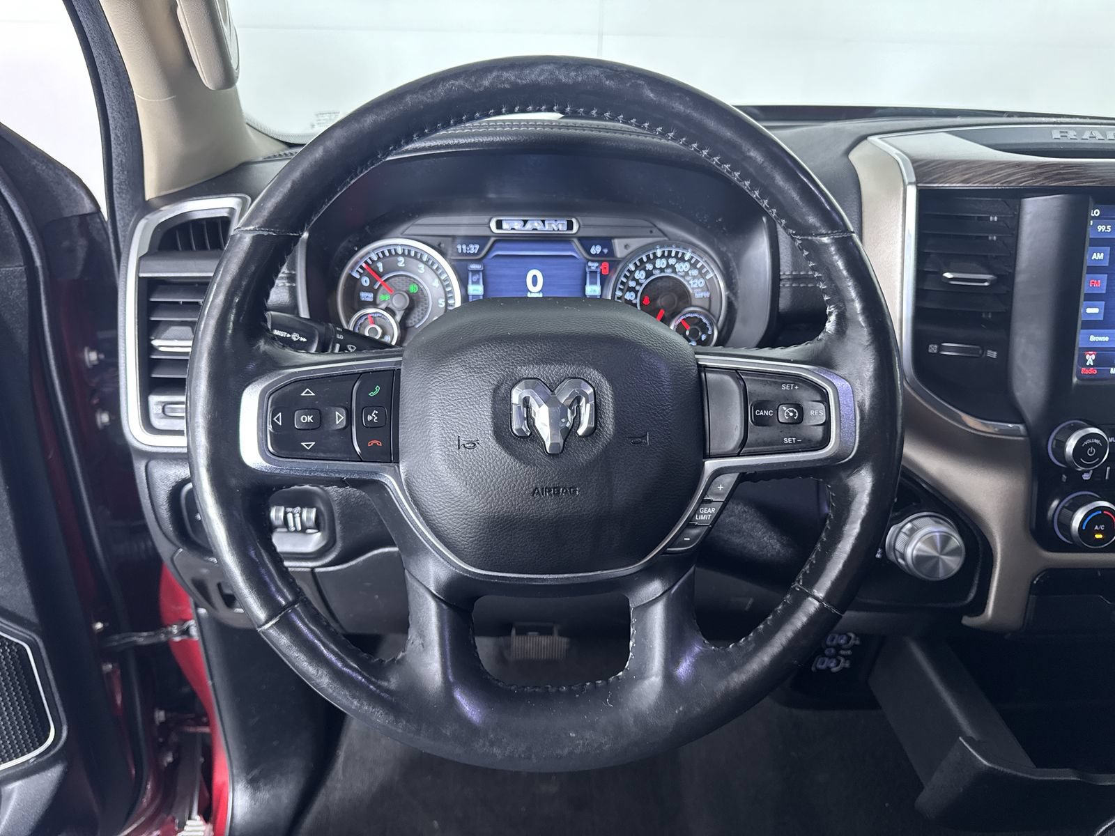 Used 2019 RAM 1500 Laramie AWD/4WD image 16