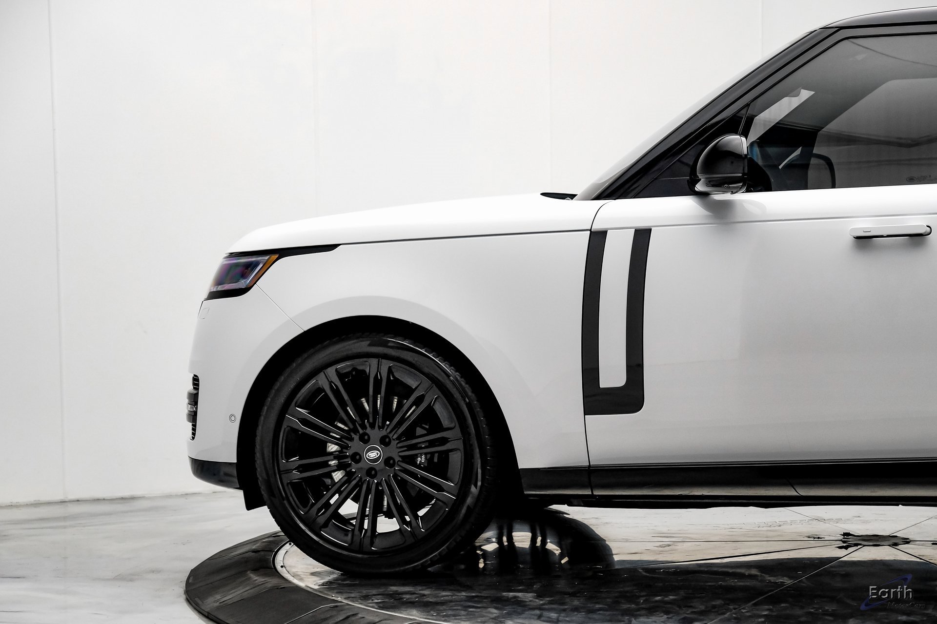 Used 2024 Land Rover Range Rover SE image 6