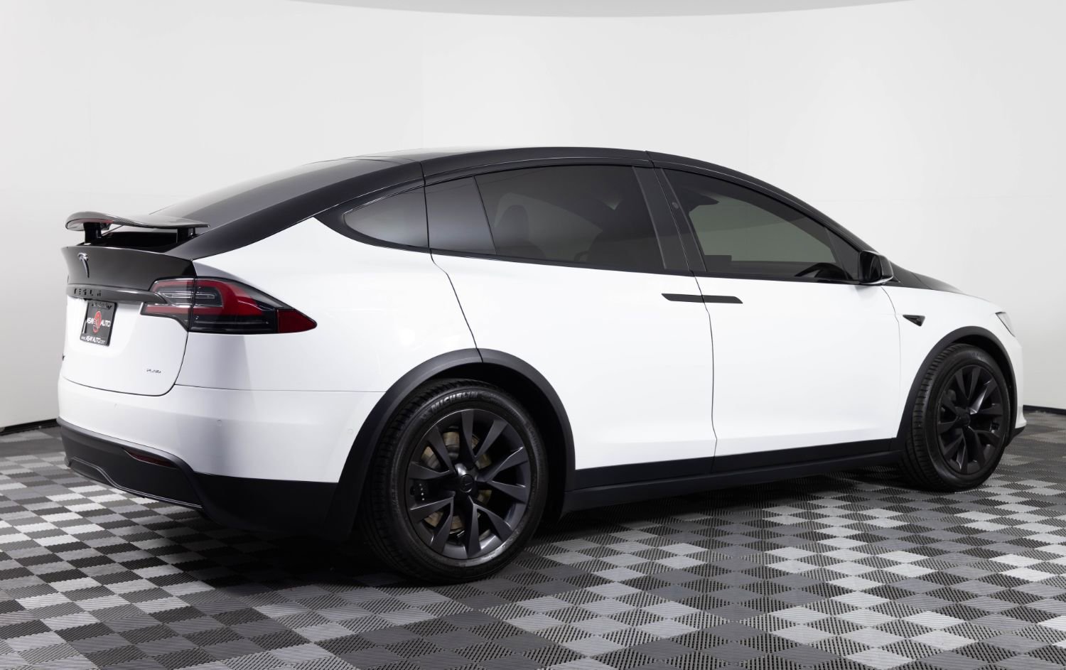 Used 2022 Tesla Model X Plaid image 8