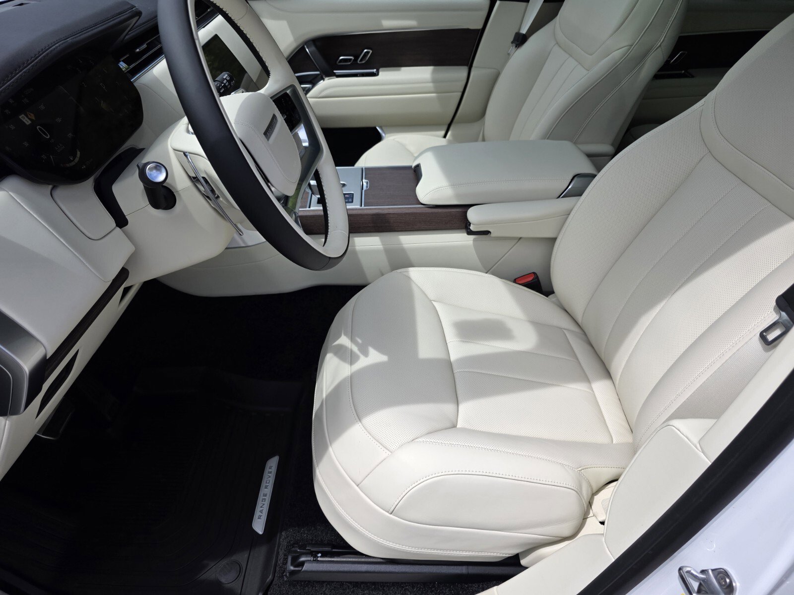 New 2026 Land Rover Range Rover SE image 10