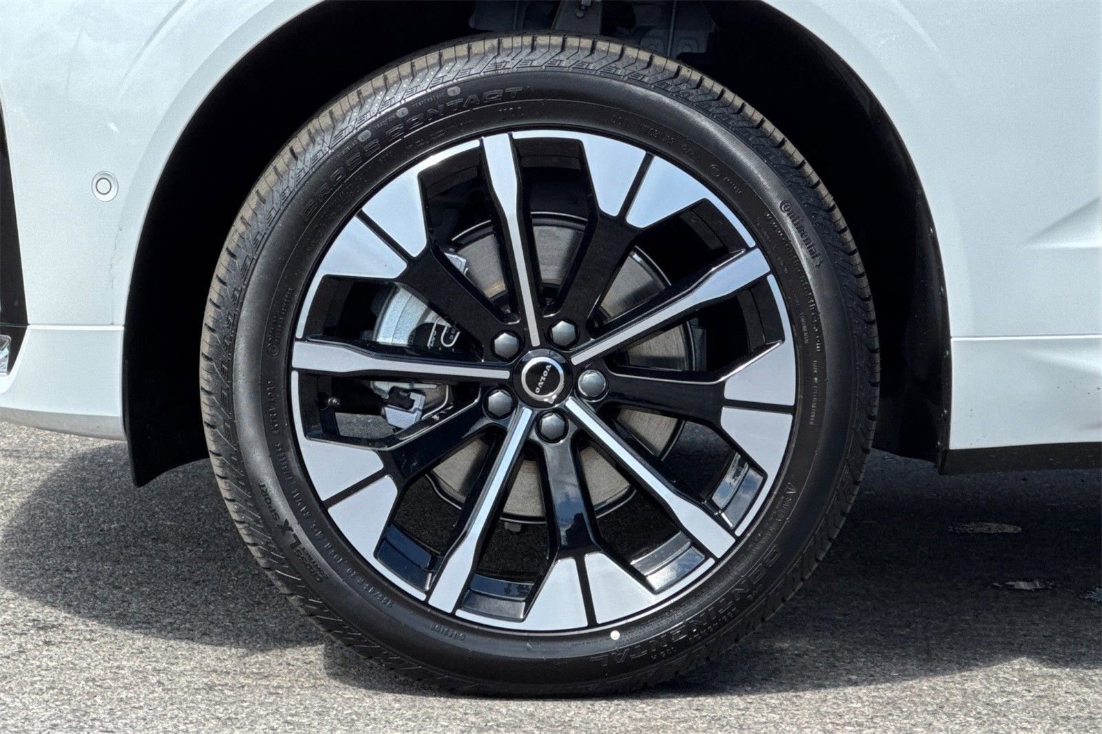 Used 2026 Volvo XC60 B5 Plus w/ Protection Package Premier image 25