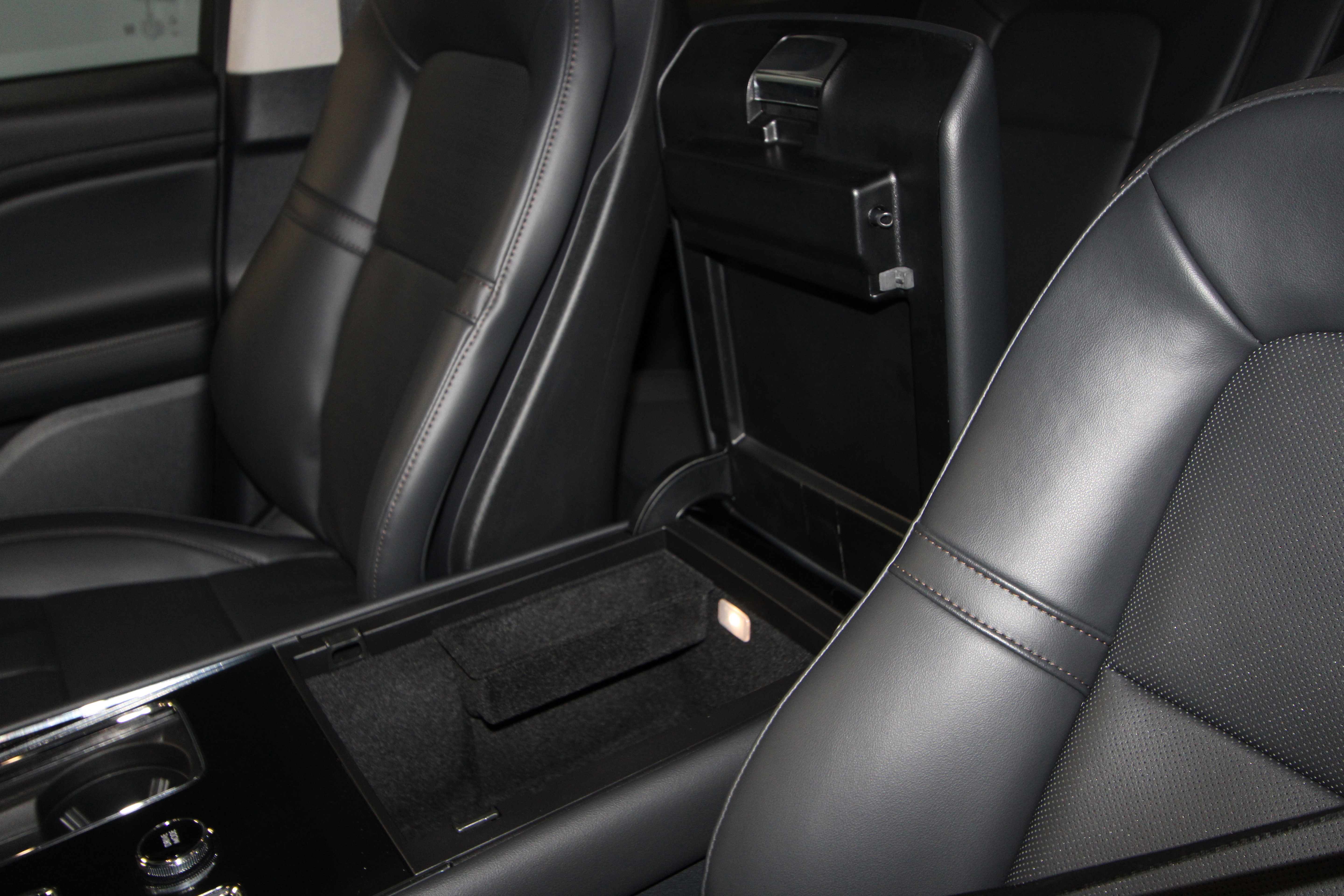 New 2026 Lincoln Aviator AWD w/ Jet Appearance Package image 18