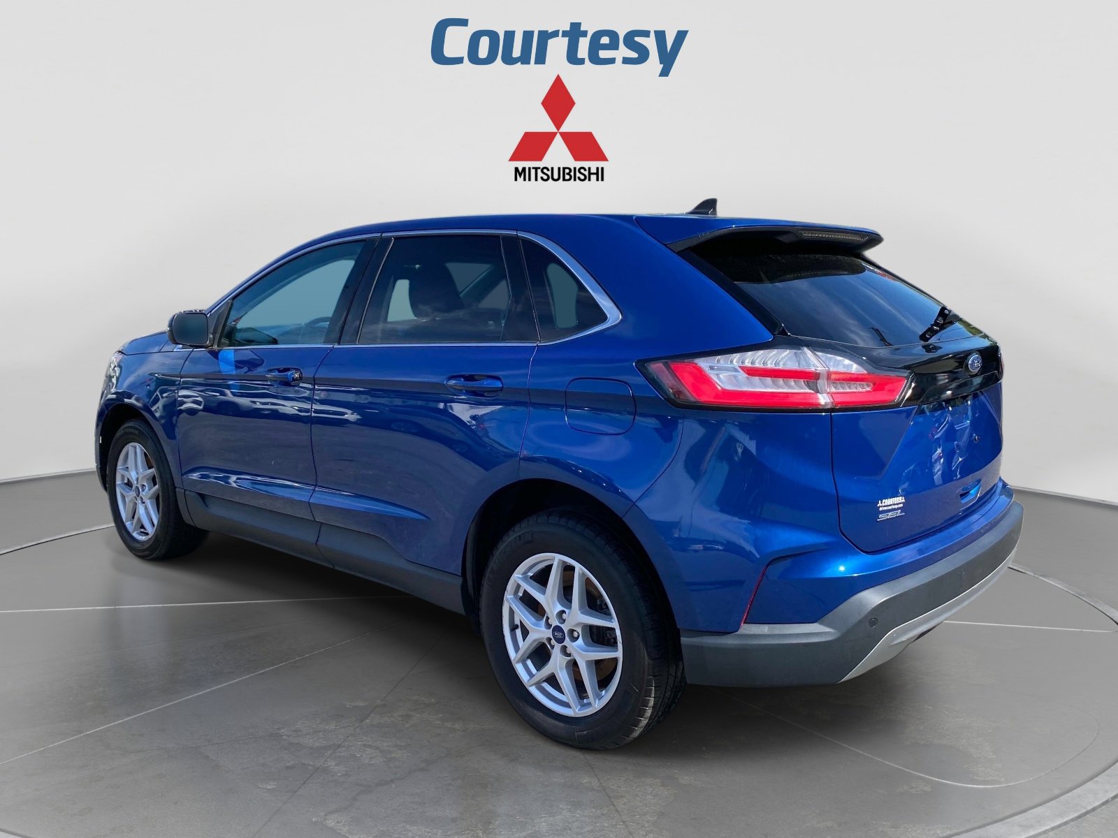 Used 2022 Ford Edge SEL AWD/4WD image 3