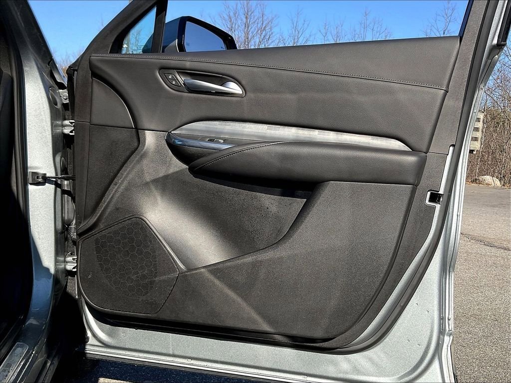 Used 2025 Cadillac XT4 Premium Luxury image 11