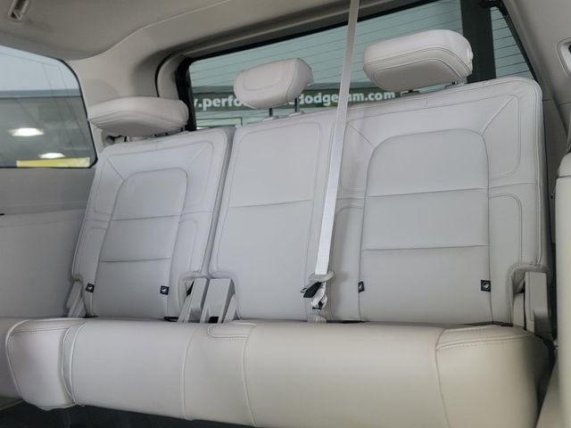 Used 2019 Lincoln Navigator Select w/ Technology Package image 13