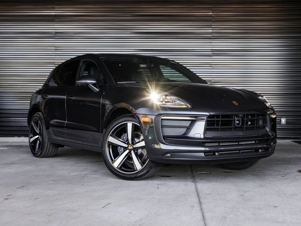 Certified 2026 Porsche Macan AWD/4WD image 9