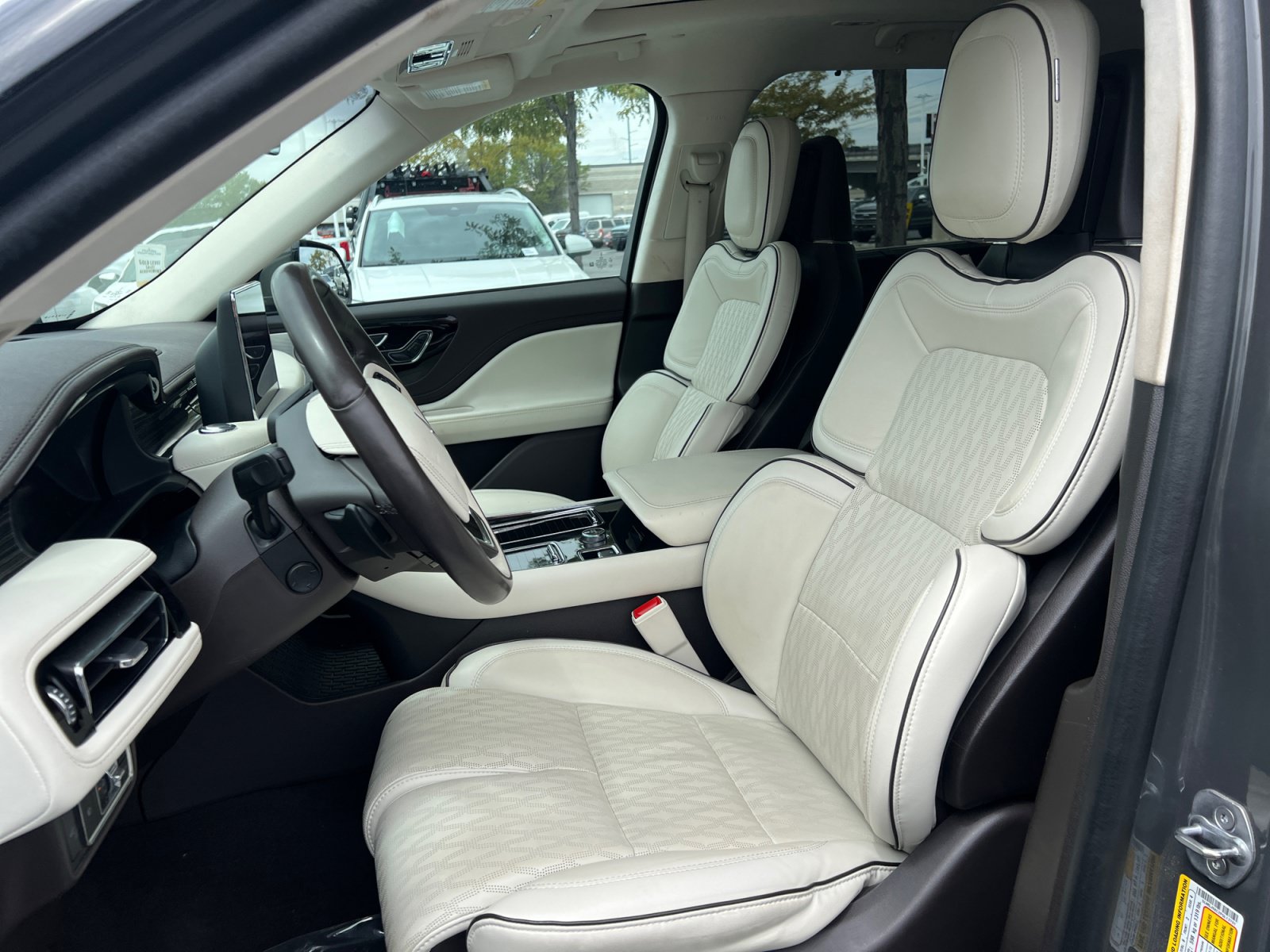 Used 2023 Lincoln Aviator Black Label w/ Dynamic Handling Package AWD/4WD image 24