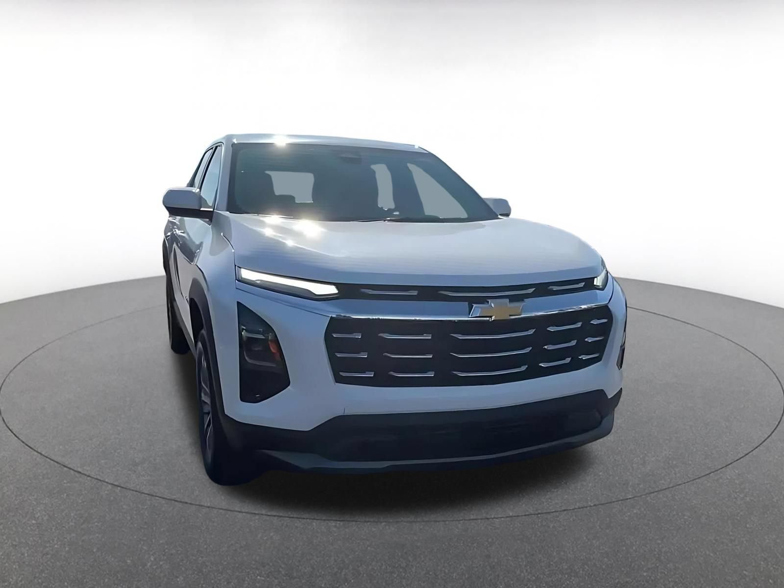 Used 2025 Chevrolet Equinox LT AWD/4WD image 3