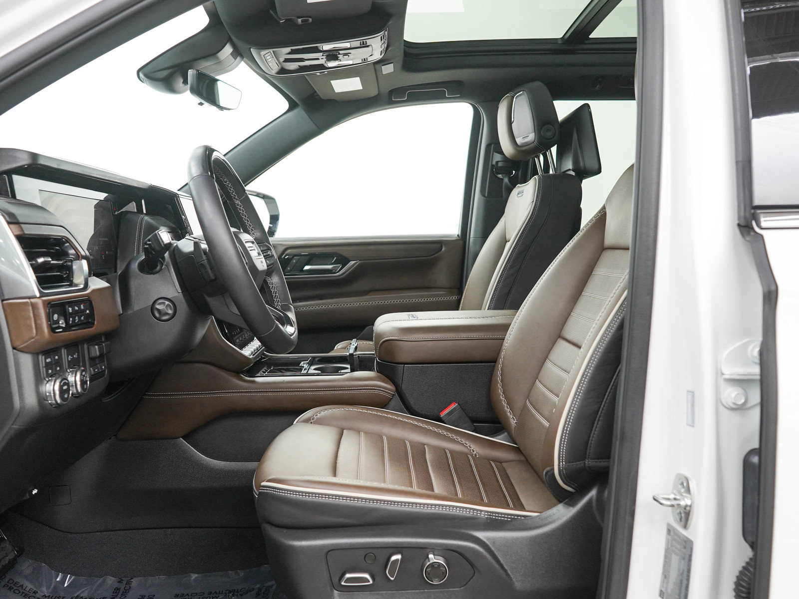 Used 2025 GMC Yukon Denali Ultimate AWD/4WD image 26