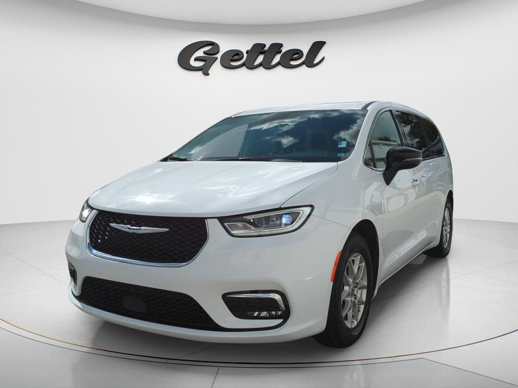 Used 2024 Chrysler Pacifica Touring-L