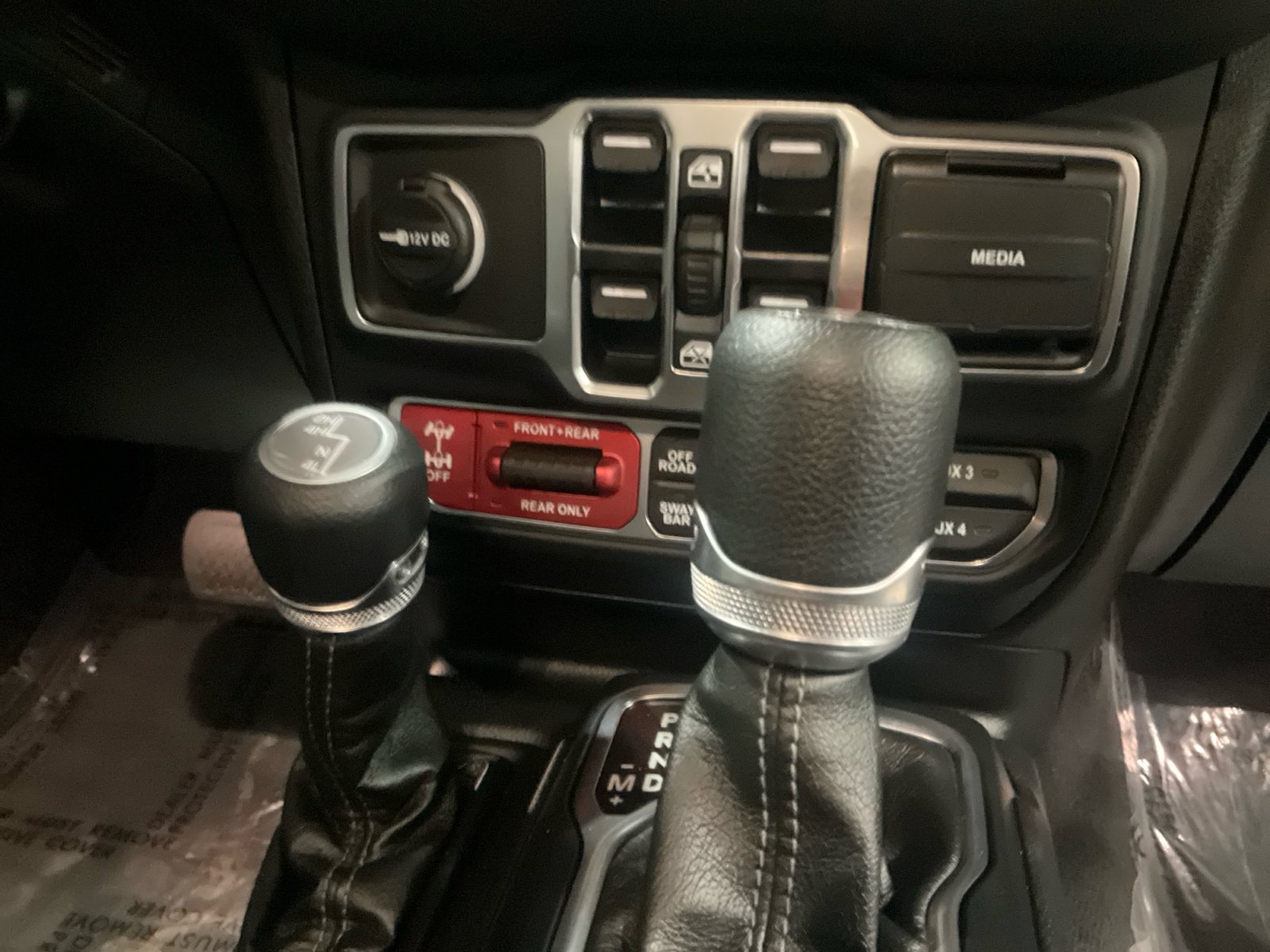 Used 2025 Jeep Wrangler Unlimited Rubicon w/ Convenience Group AWD/4WD image 19