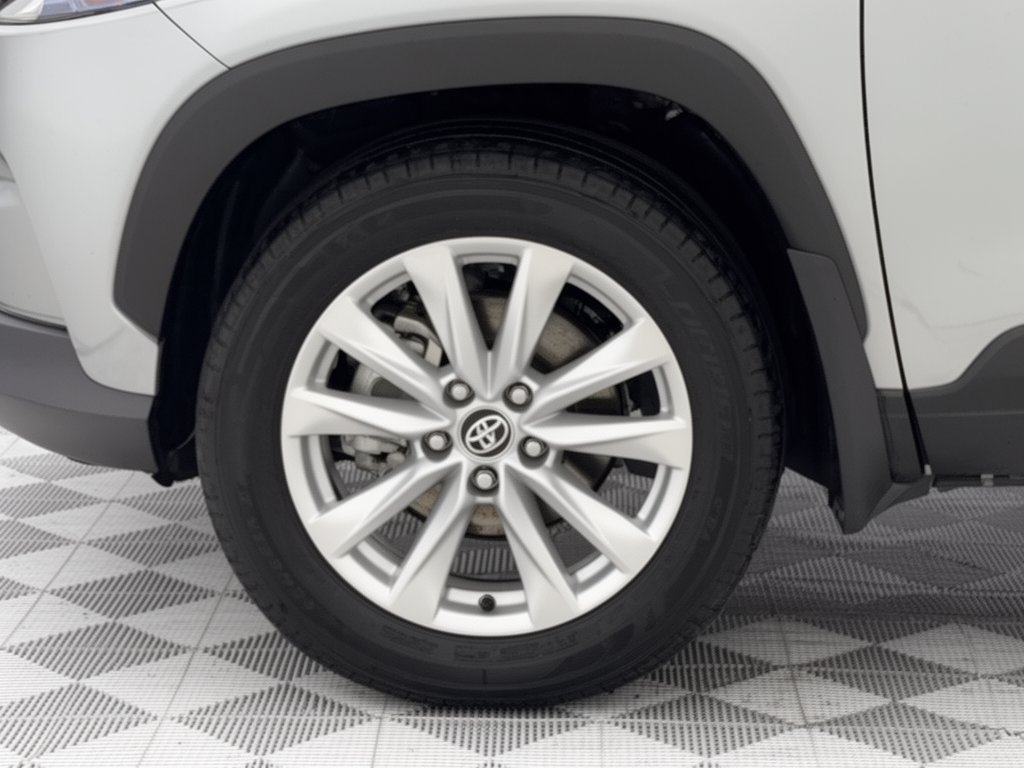 Used 2024 Toyota Corolla Cross LE FWD image 13