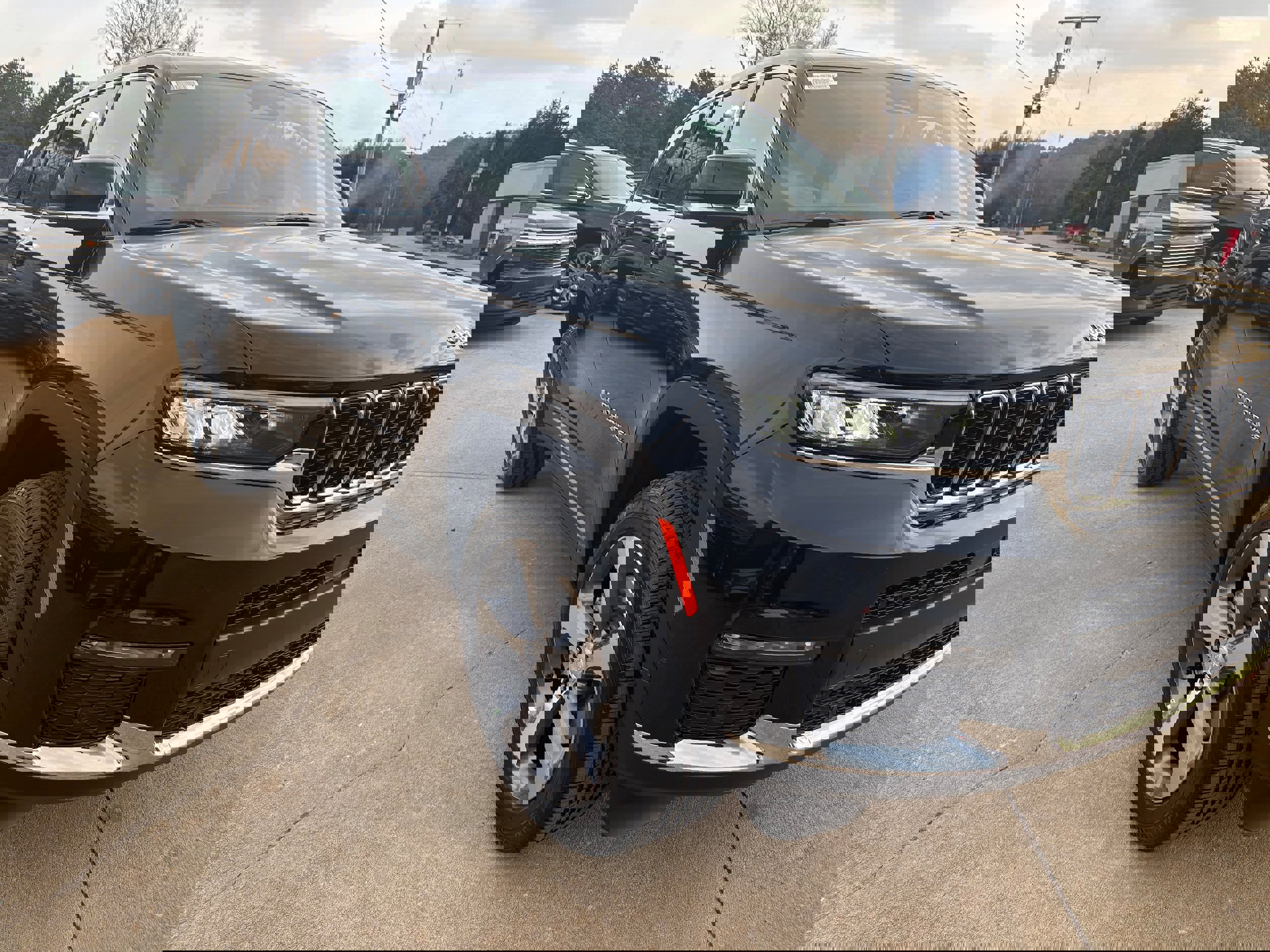 New 2025 Jeep Grand Cherokee L Limited w/ Luxury Tech Group II image 3