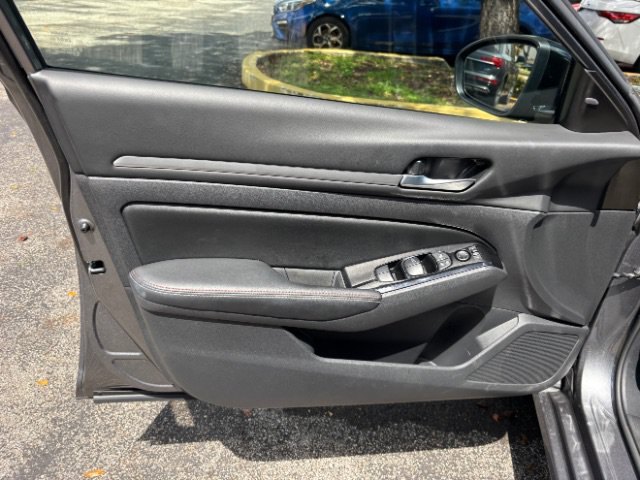 Used 2024 Nissan Altima 2.5 SR w/ SR Premium Package FWD image 24
