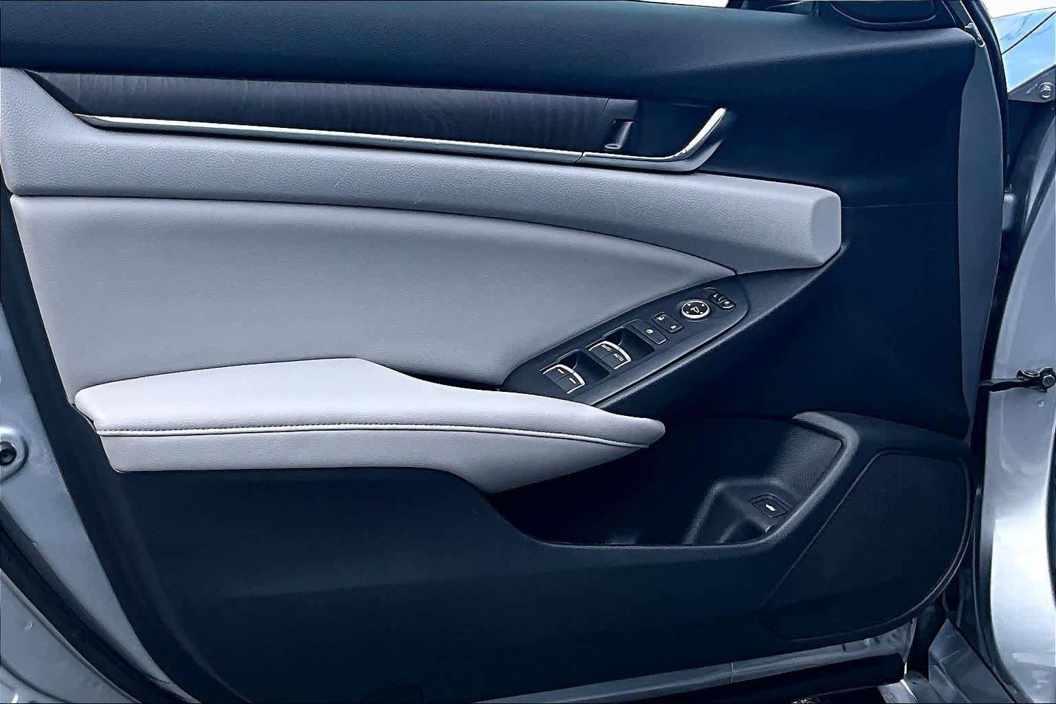 Used 2018 Honda Accord EX image 21