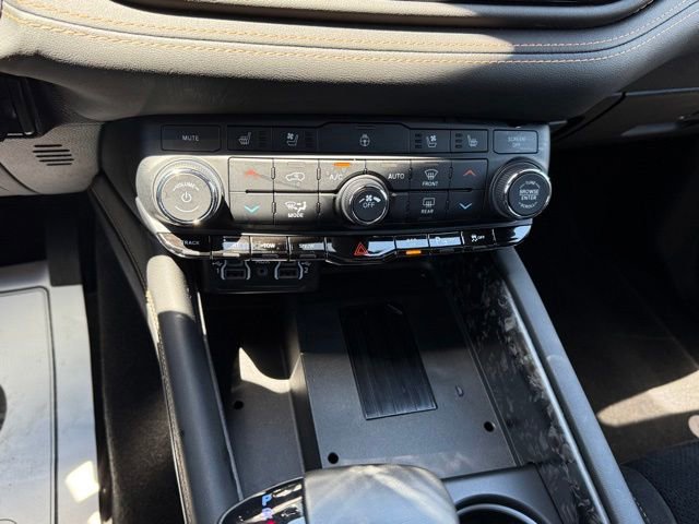 Used 2025 Dodge Durango R/T AWD/4WD image 21