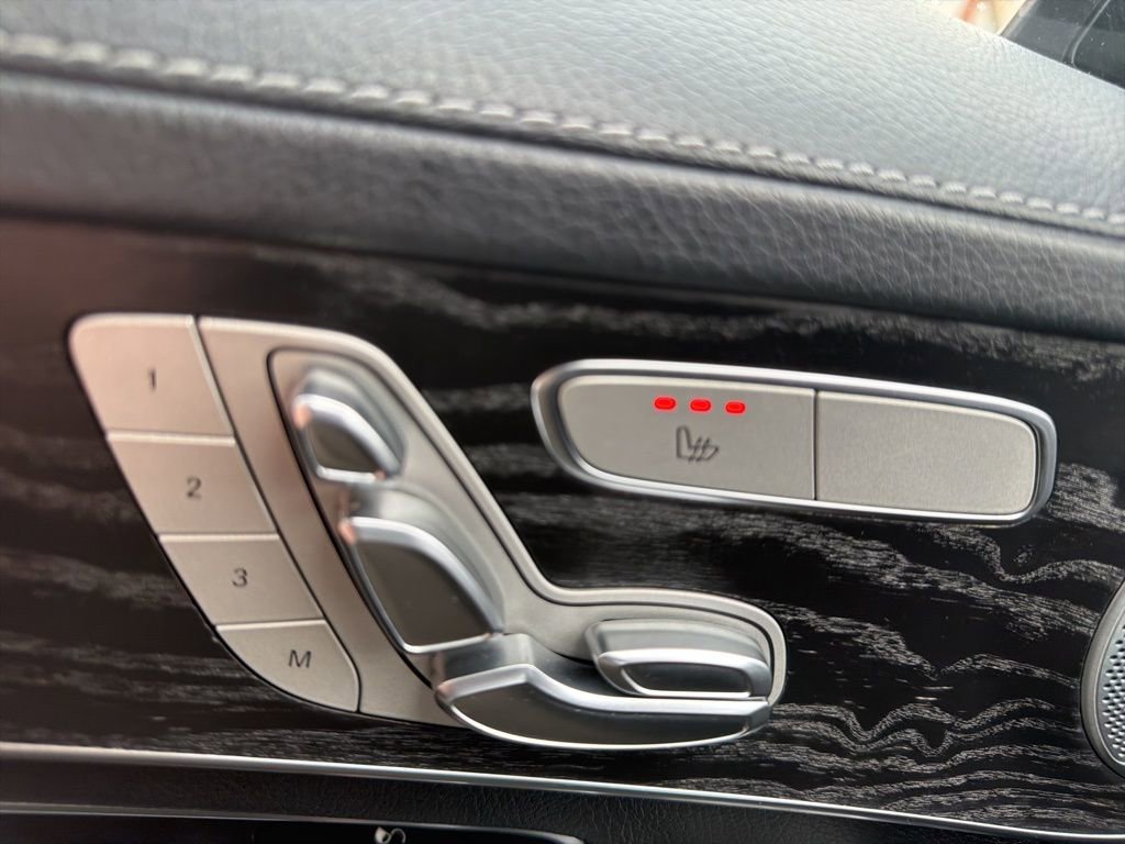 Used 2015 Mercedes-Benz C 400 4MATIC image 35