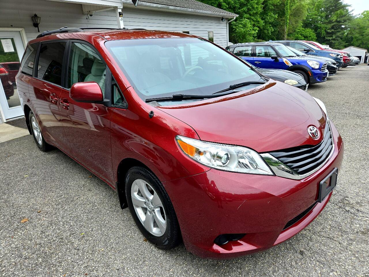 Used 2014 Toyota Sienna LE image 7