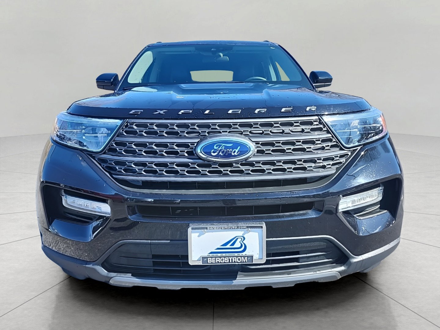 Certified 2023 Ford Explorer XLT w/ Equipment Group 202A AWD/4WD image 4