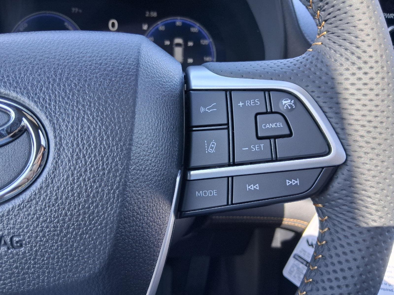 New 2026 Toyota Sienna XLE Woodland Edition AWD/4WD image 32
