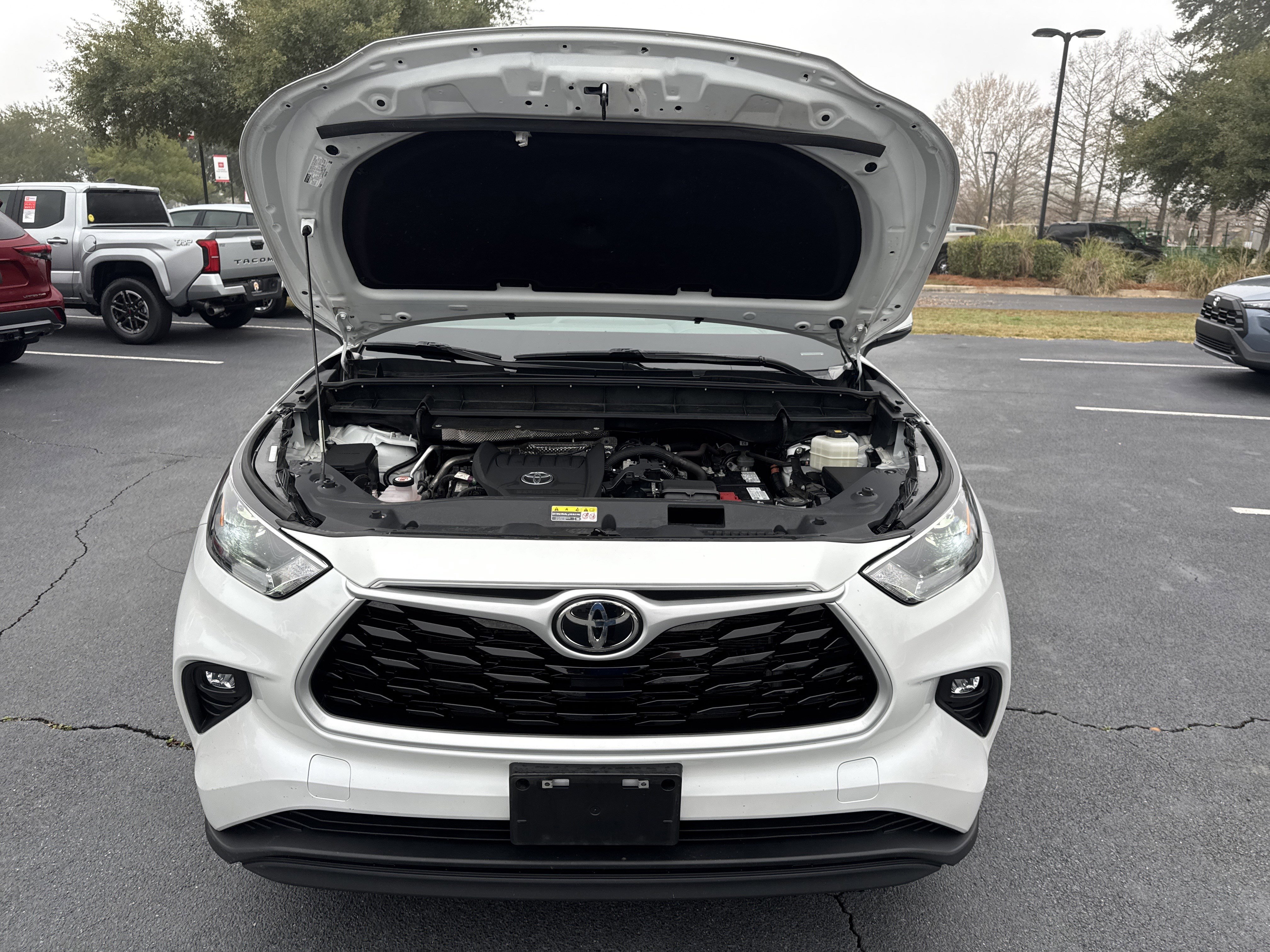 Used 2023 Toyota Highlander LE image 39