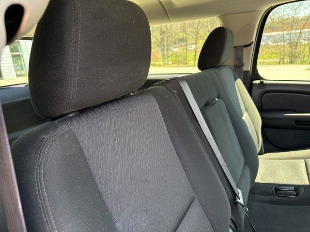 Used 2014 Chevrolet Suburban LS image 36