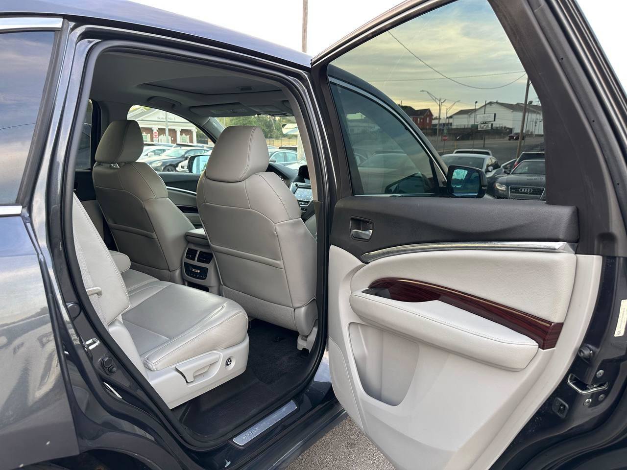 Used 2016 Acura MDX w/ AcuraWatch Plus Package FWD image 32