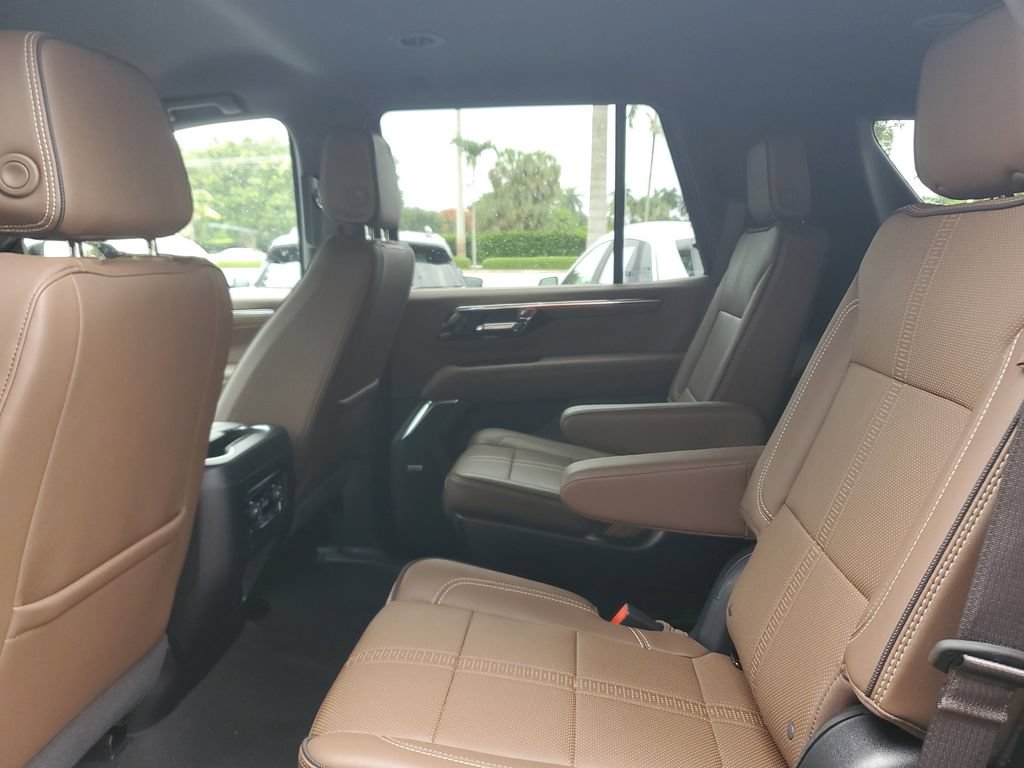 Certified 2025 Chevrolet Tahoe High Country AWD/4WD image 14