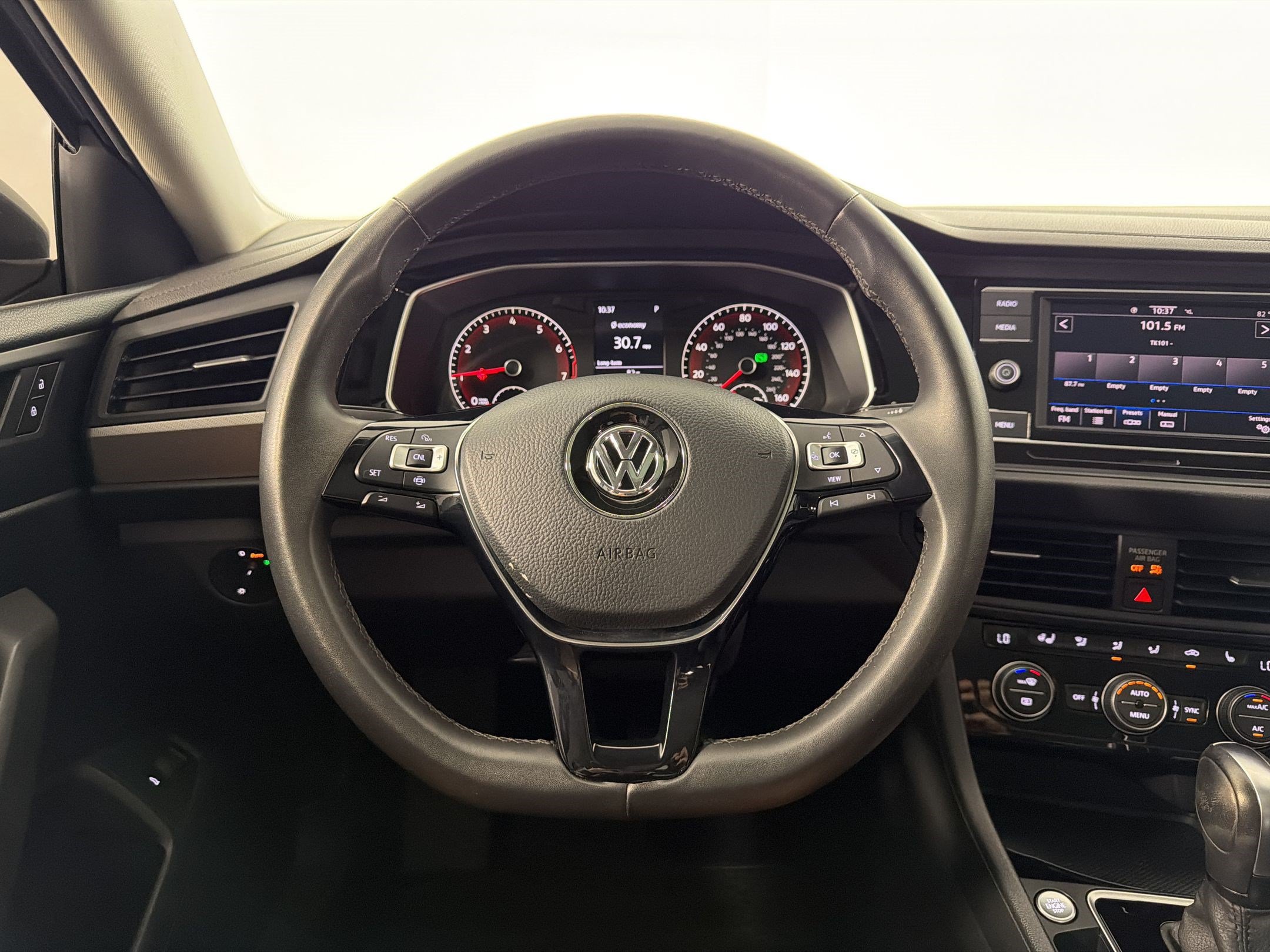 Used 2020 Volkswagen Jetta SE w/ SE Cold Weather Package FWD image 27