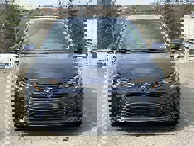 Used 2025 Toyota Corolla LE image 18