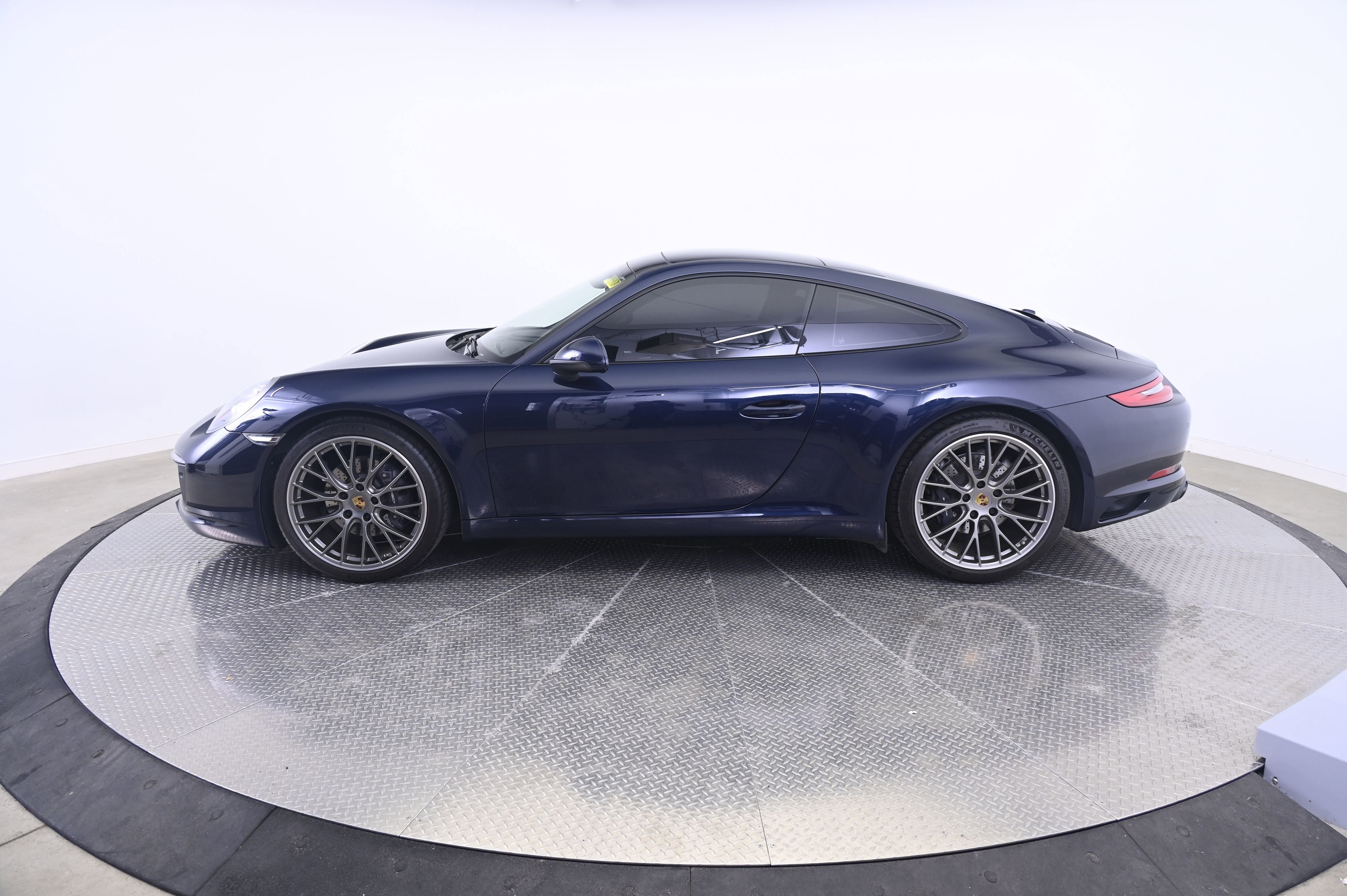 Certified 2019 Porsche 911 Carrera RWD image 2