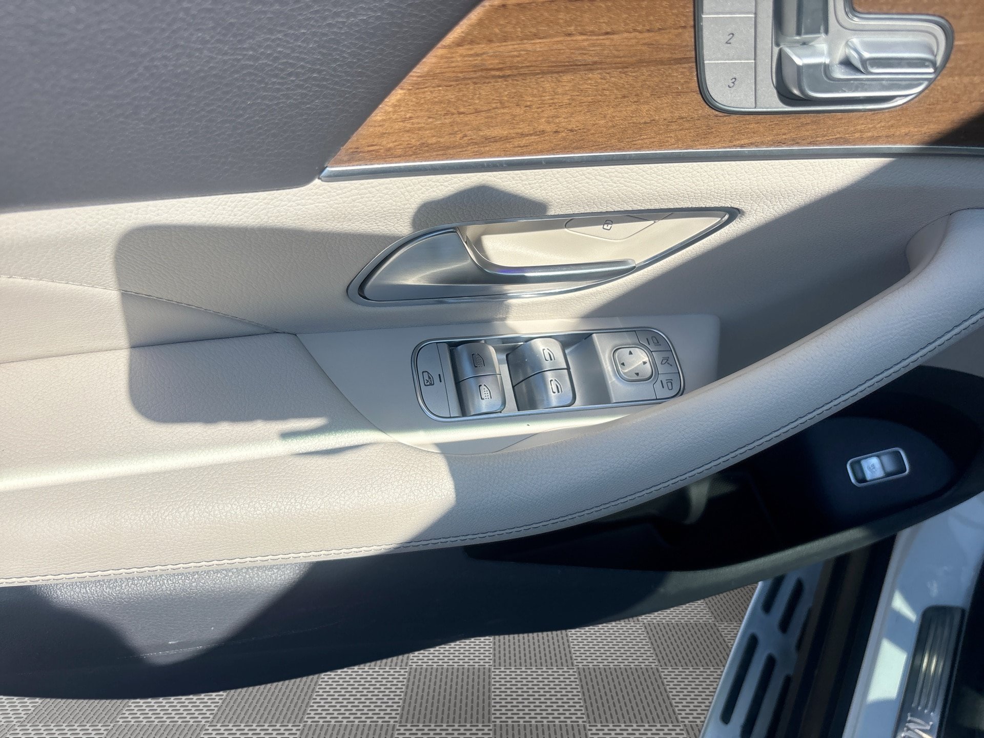 Used 2020 Mercedes-Benz GLS 450 4MATIC w/ Convenience Package image 15