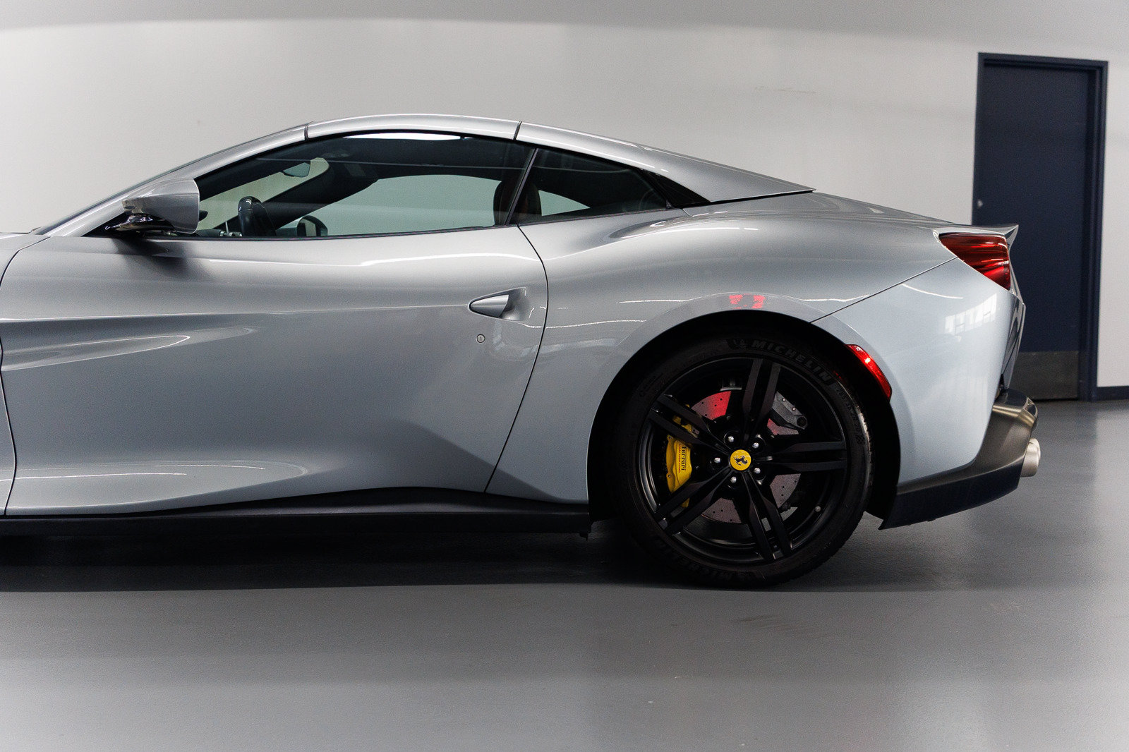 Used 2019 Ferrari Portofino RWD image 21