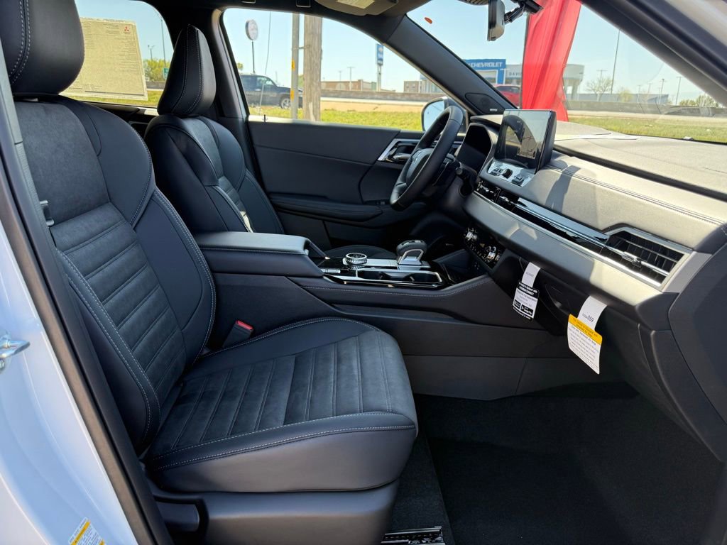 New 2026 Mitsubishi Outlander LE image 22