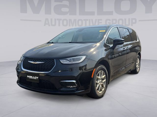 Used 2024 Chrysler Pacifica Touring-L image 1