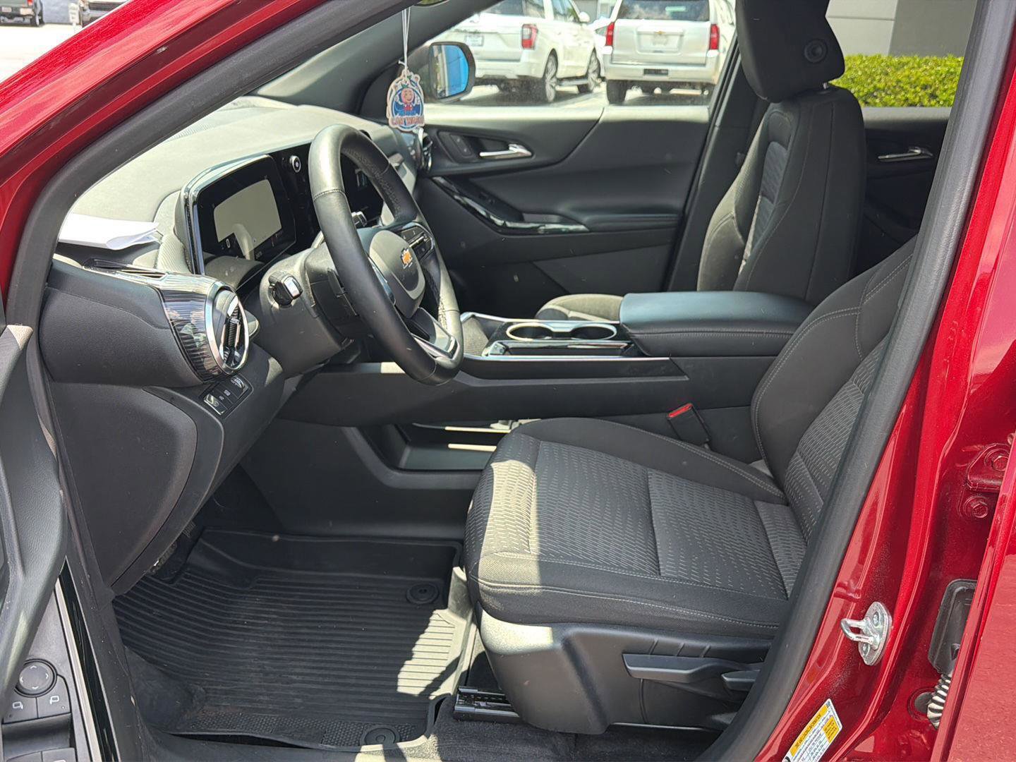 Used 2025 Chevrolet Equinox LT FWD image 10