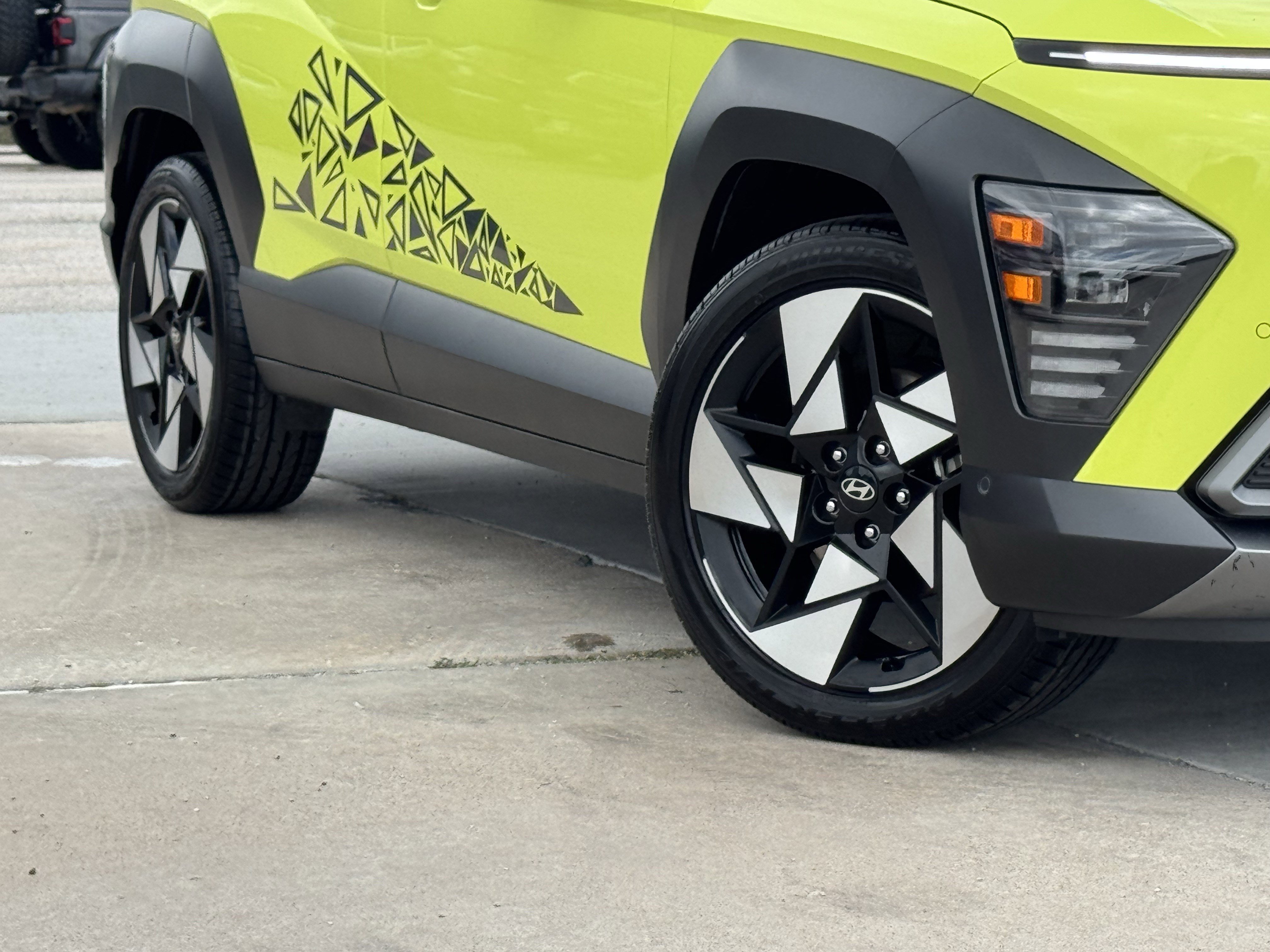 Used 2024 Hyundai Kona Limited FWD image 13